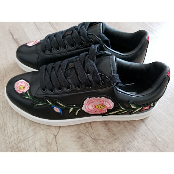 Last Pair!! Size 11 - Picture 2 of 6